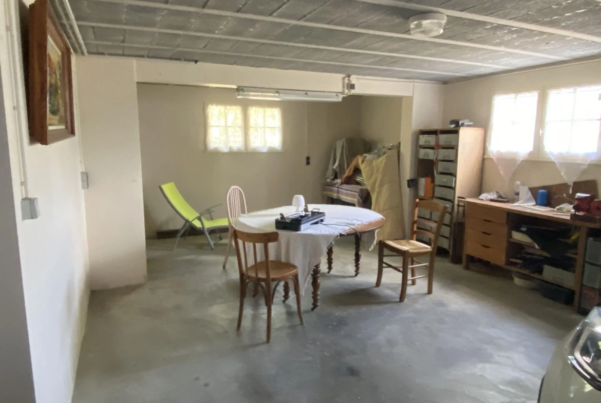 Maison de plain-pied à Chantonnay avec grand terrain et sous-sol 140 m² 