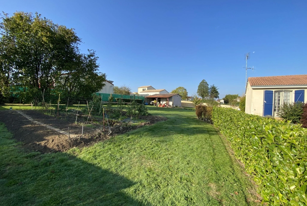 Maison de plain-pied à Chantonnay avec grand terrain et sous-sol 140 m² 