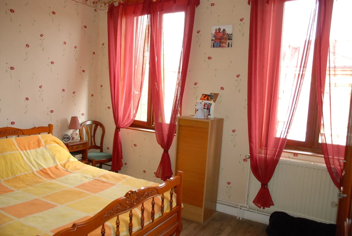 Maison à Fécamp avec cour en plein sud, 4 chambres, 120 m², idéalement située 