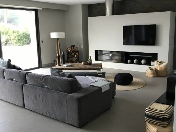 Maison familiale à Pont-Audemer avec grand terrain et garage