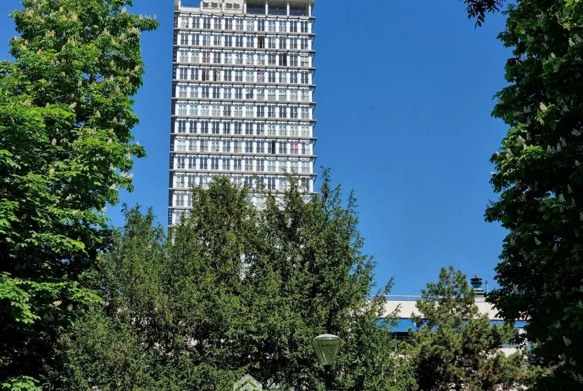 Appartement de 76m² avec cave et box à Choisy-le-Roi, idéal proche transports 