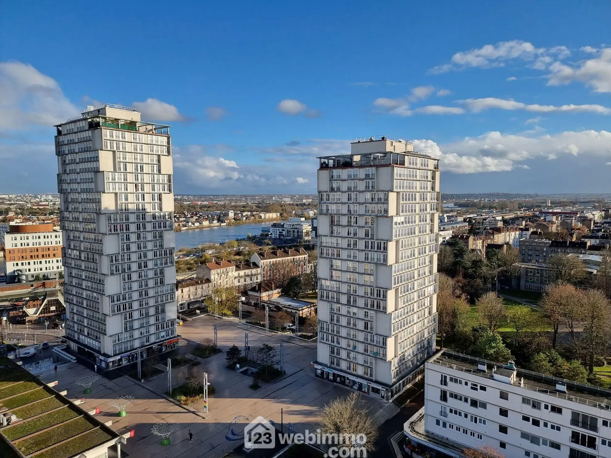 Appartement de 76m² avec cave et box à Choisy-le-Roi, idéal proche transports 