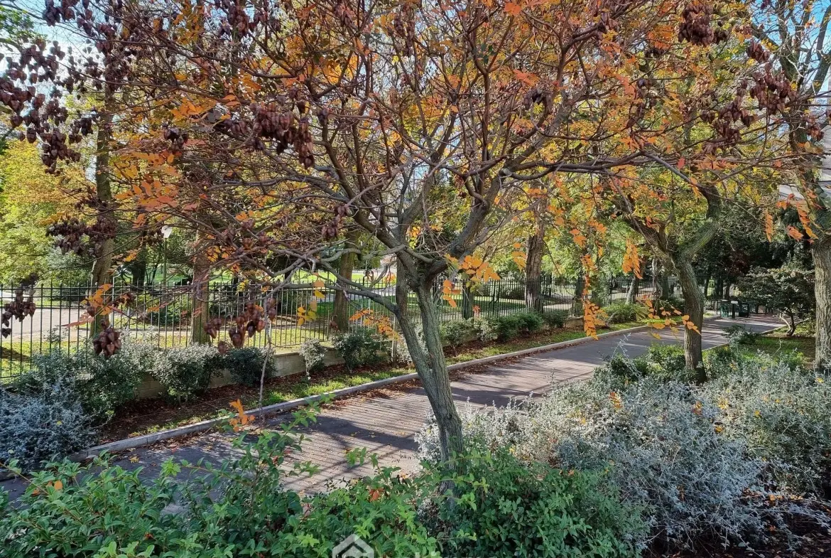 Appartement de 76m² avec cave et box à Choisy-le-Roi, idéal proche transports 