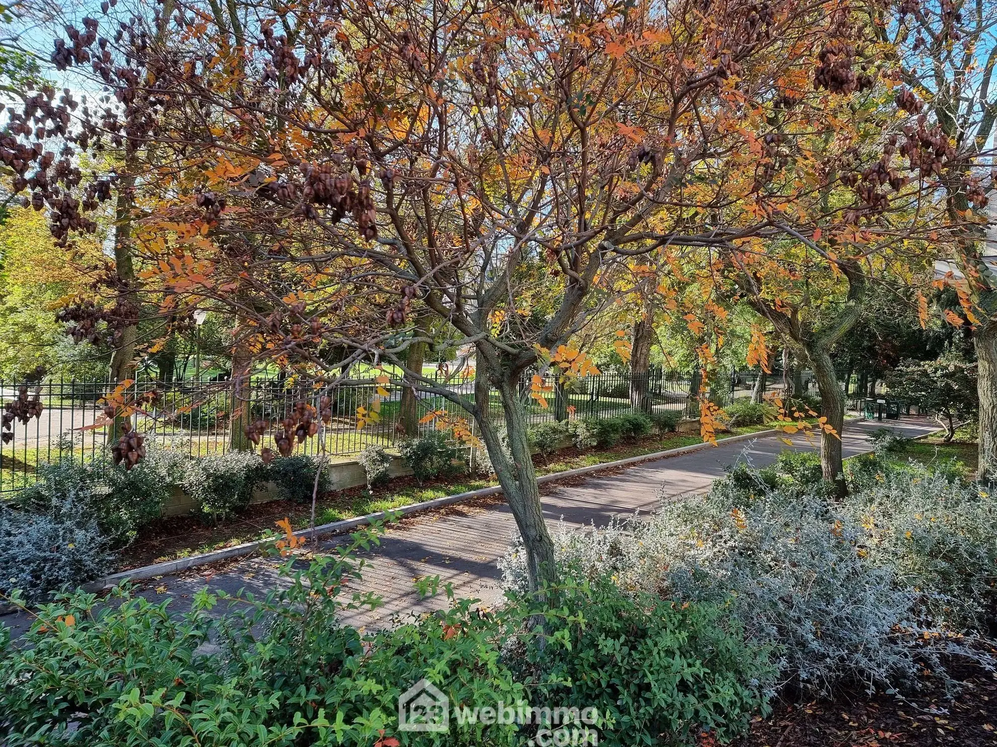 Appartement de 76m² avec cave et box à Choisy-le-Roi, idéal proche transports 