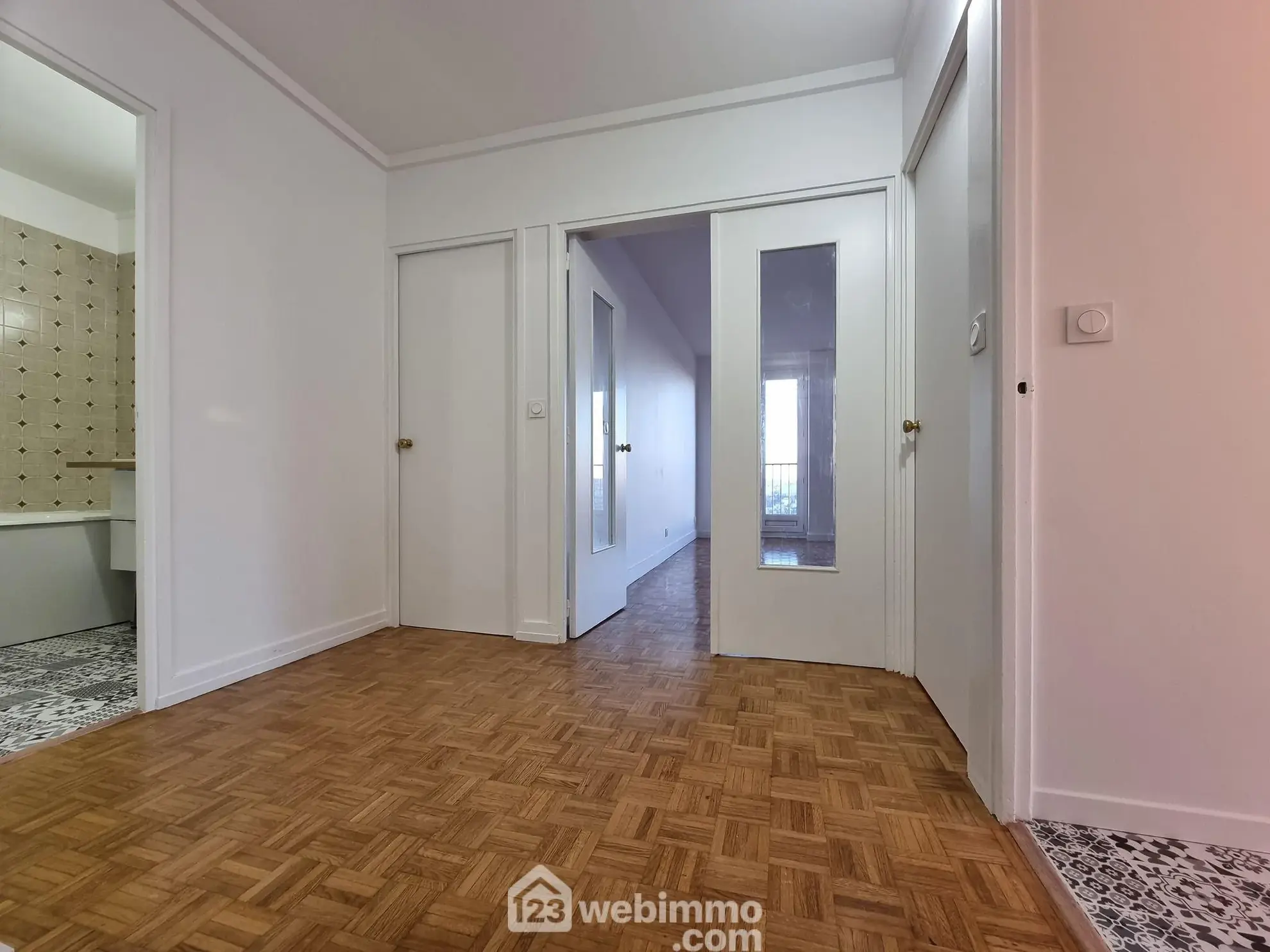 Appartement de 76m² avec cave et box à Choisy-le-Roi, idéal proche transports 