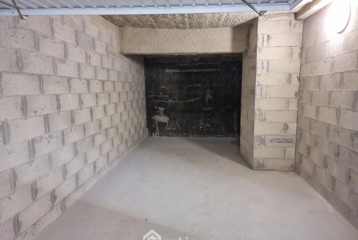 Appartement de 76m² avec cave et box à Choisy-le-Roi, idéal proche transports 