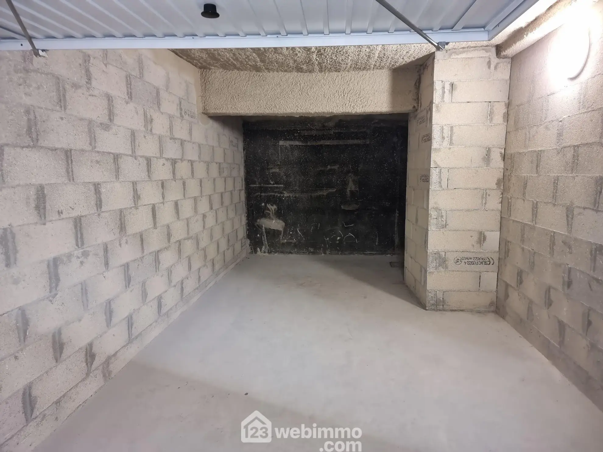 Appartement de 76m² avec cave et box à Choisy-le-Roi, idéal proche transports 
