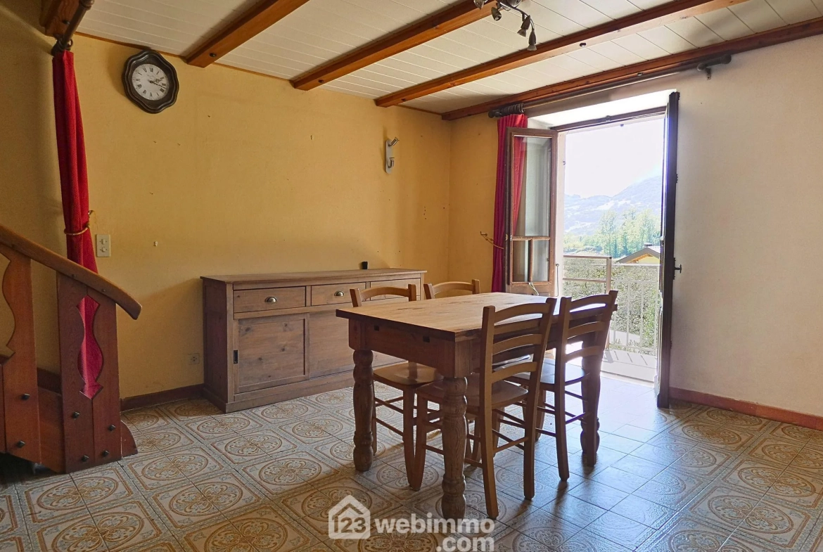 Maison de village de 77 m² avec dépendance et terrasse à Ugine 