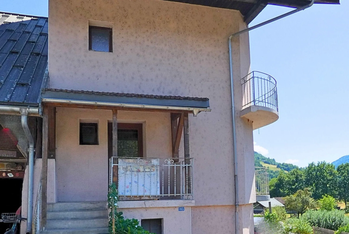 Maison de village de 77 m² avec dépendance et terrasse à Ugine 