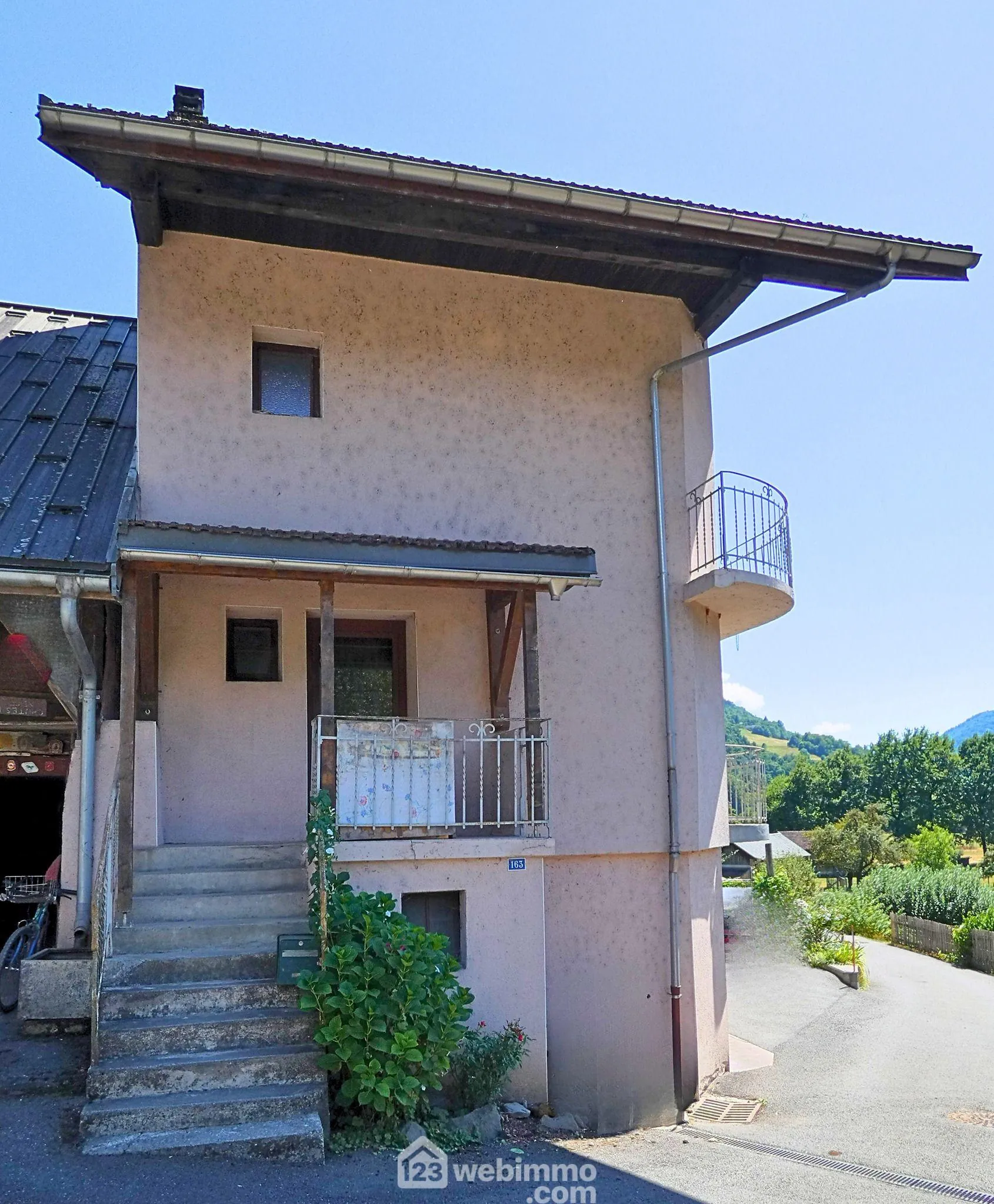 Maison de village de 77 m² avec dépendance et terrasse à Ugine 