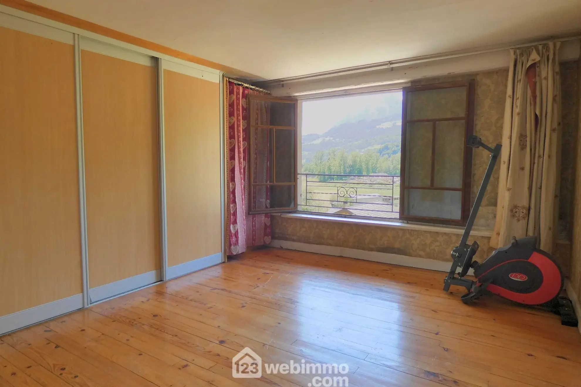 Maison de village de 77 m² avec dépendance et terrasse à Ugine 