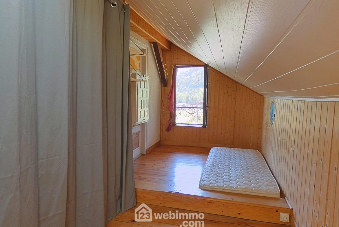 Maison de village de 77 m² avec dépendance et terrasse à Ugine 