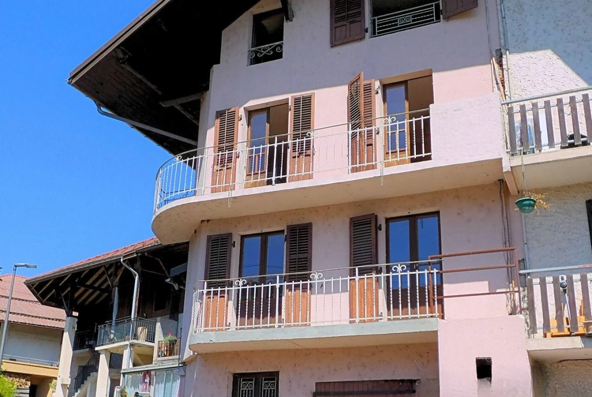 Maison de village de 77 m² avec dépendance et terrasse à Ugine 