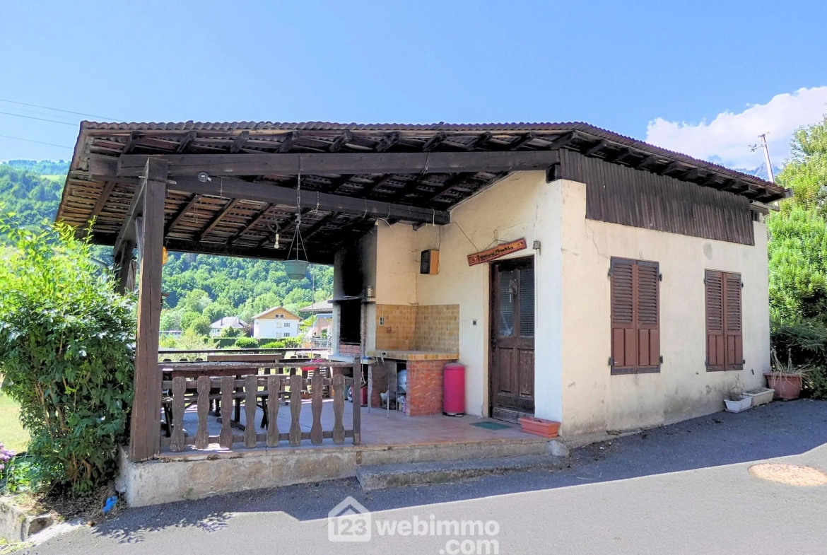 Maison de village de 77 m² avec dépendance et terrasse à Ugine 