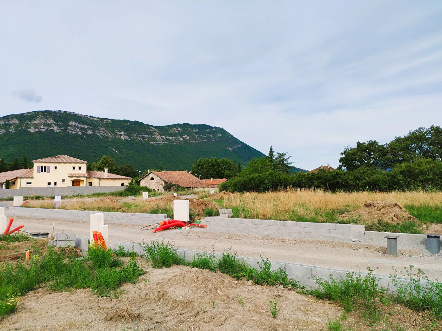 Parcelle constructible de 434 m² à Laragne Monteglin, proche centre et commodités 