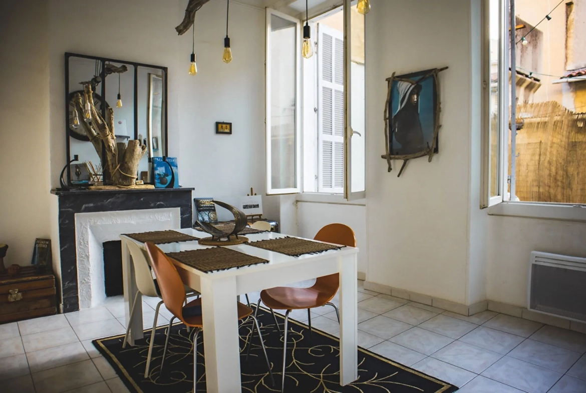 Charmant appartement 1 bis avec terrasse exceptionnelle à Marseille 6ème 