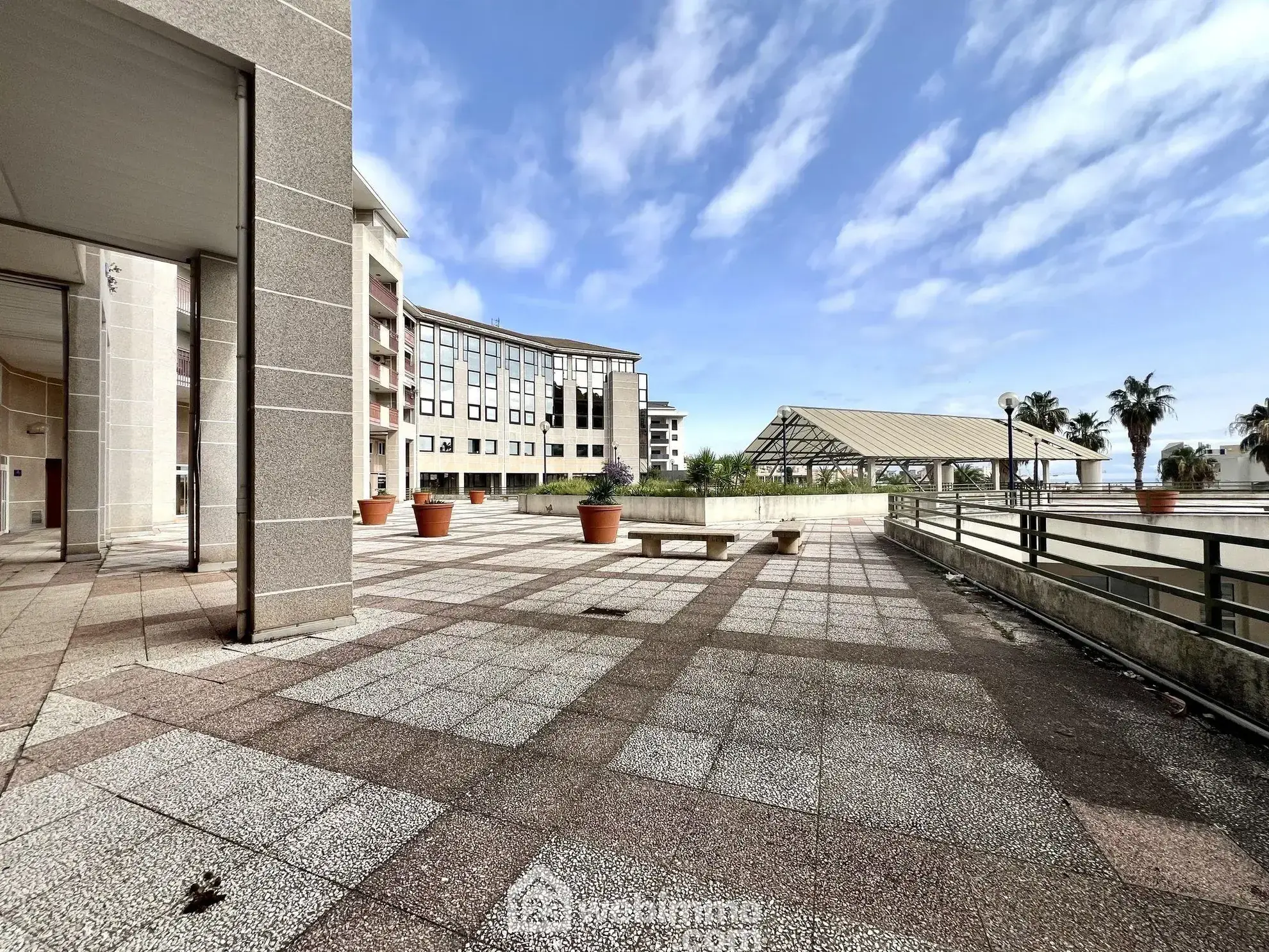 Local commercial de 41m² à Bastia avec box privatif dans le Fango 