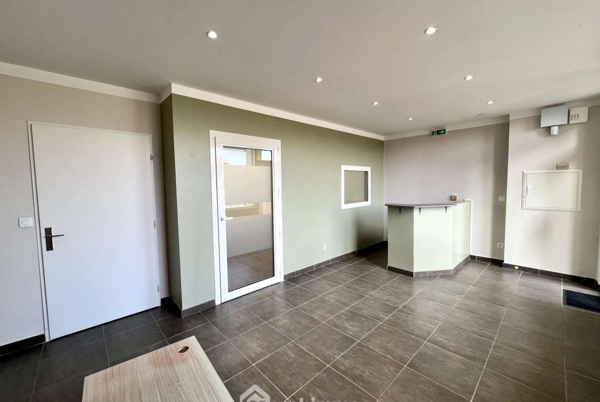 Local commercial de 41m² à Bastia avec box privatif dans le Fango 