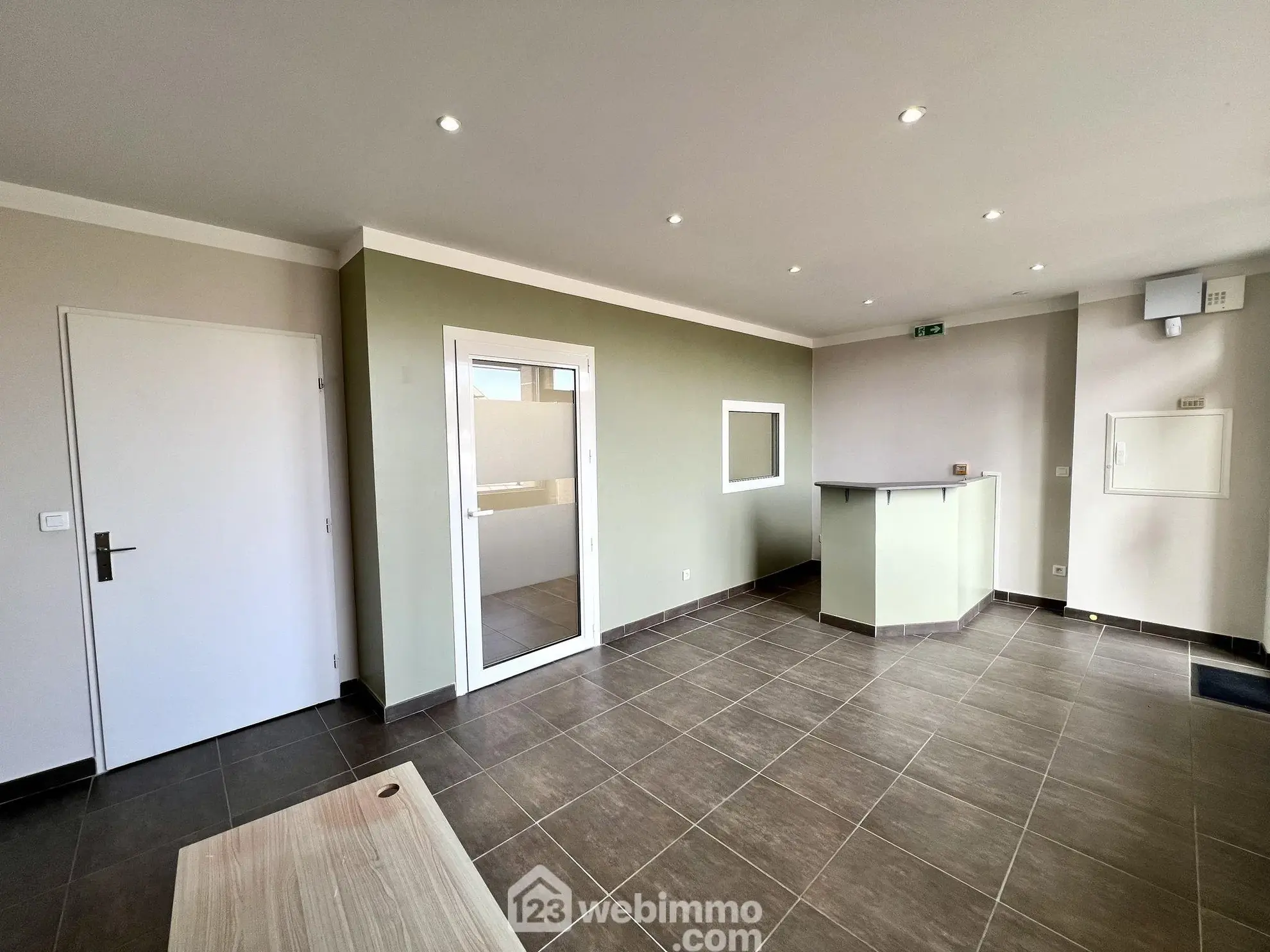 Local commercial de 41m² à Bastia avec box privatif dans le Fango 