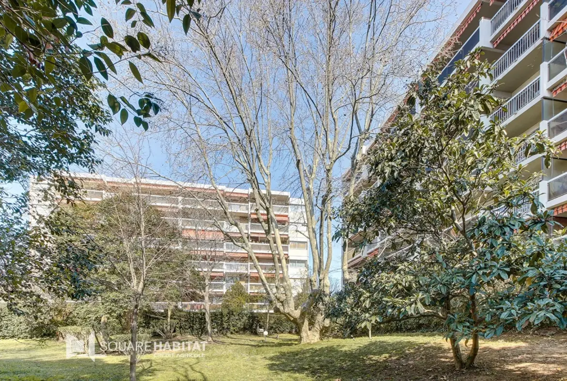 Appartement 4 pièces lumineux de 89 m² à Marseille dans résidence calme 