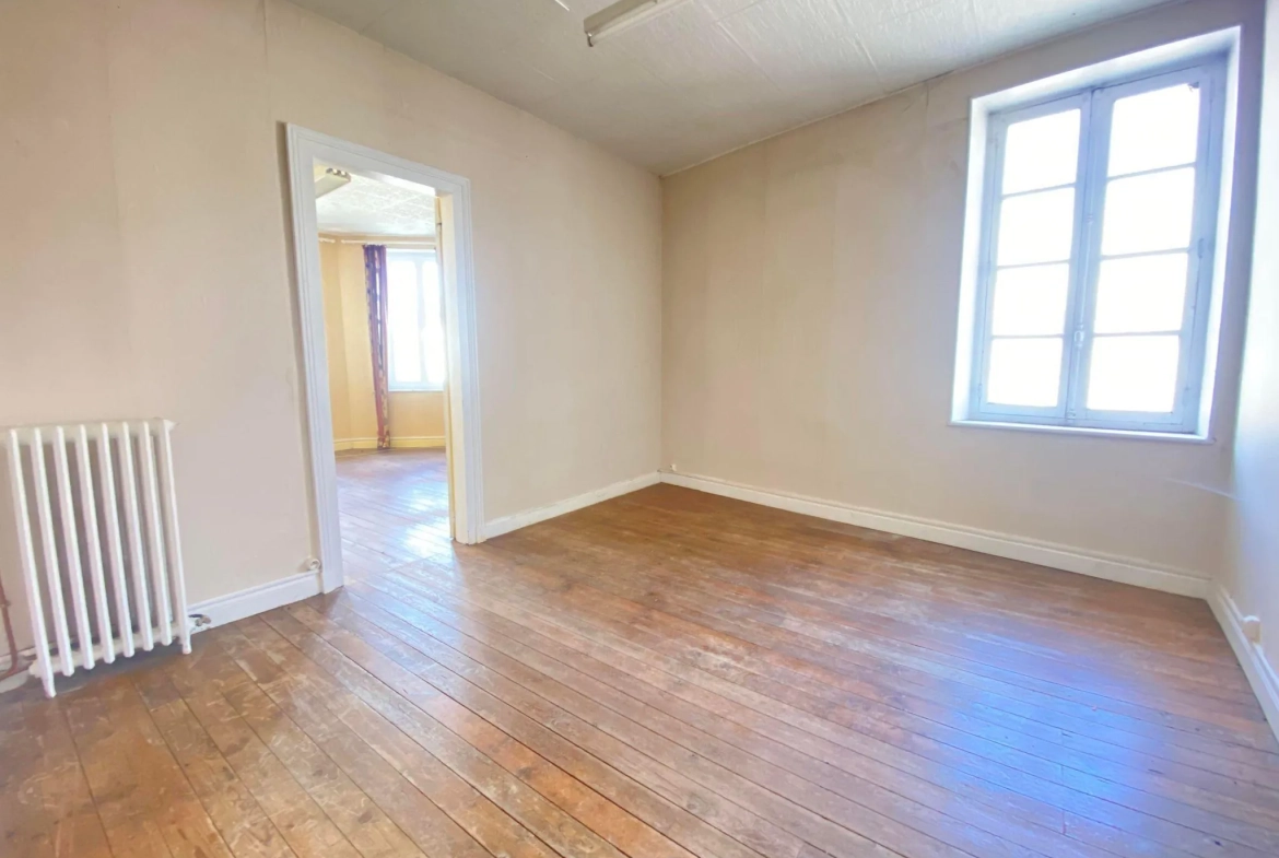 Immeuble de 214 m² à Bruyères-et-Montbérault avec local commercial et appartement 
