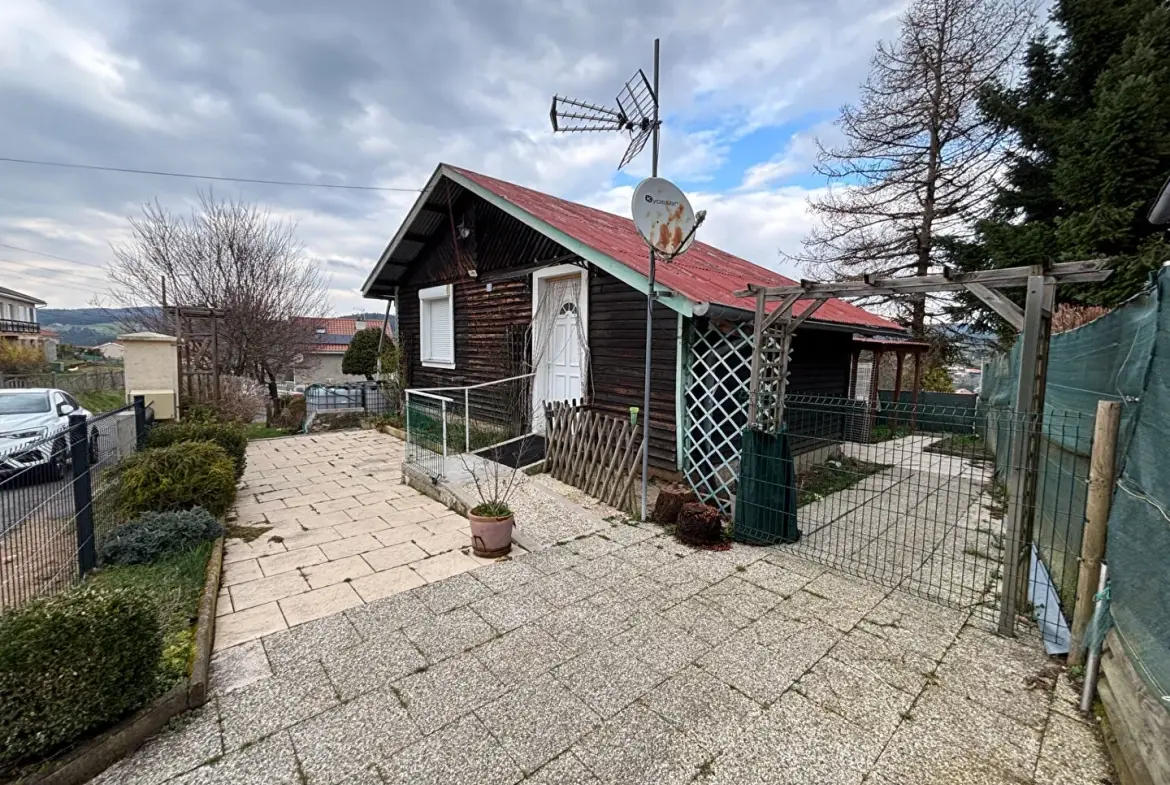 Charmant petit chalet à vendre à Dunieres avec vue et grand terrain 