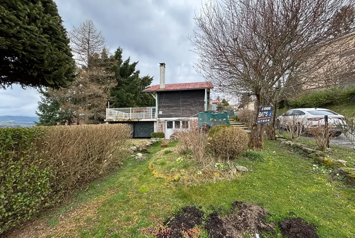 Charmant petit chalet à vendre à Dunieres avec vue et grand terrain 