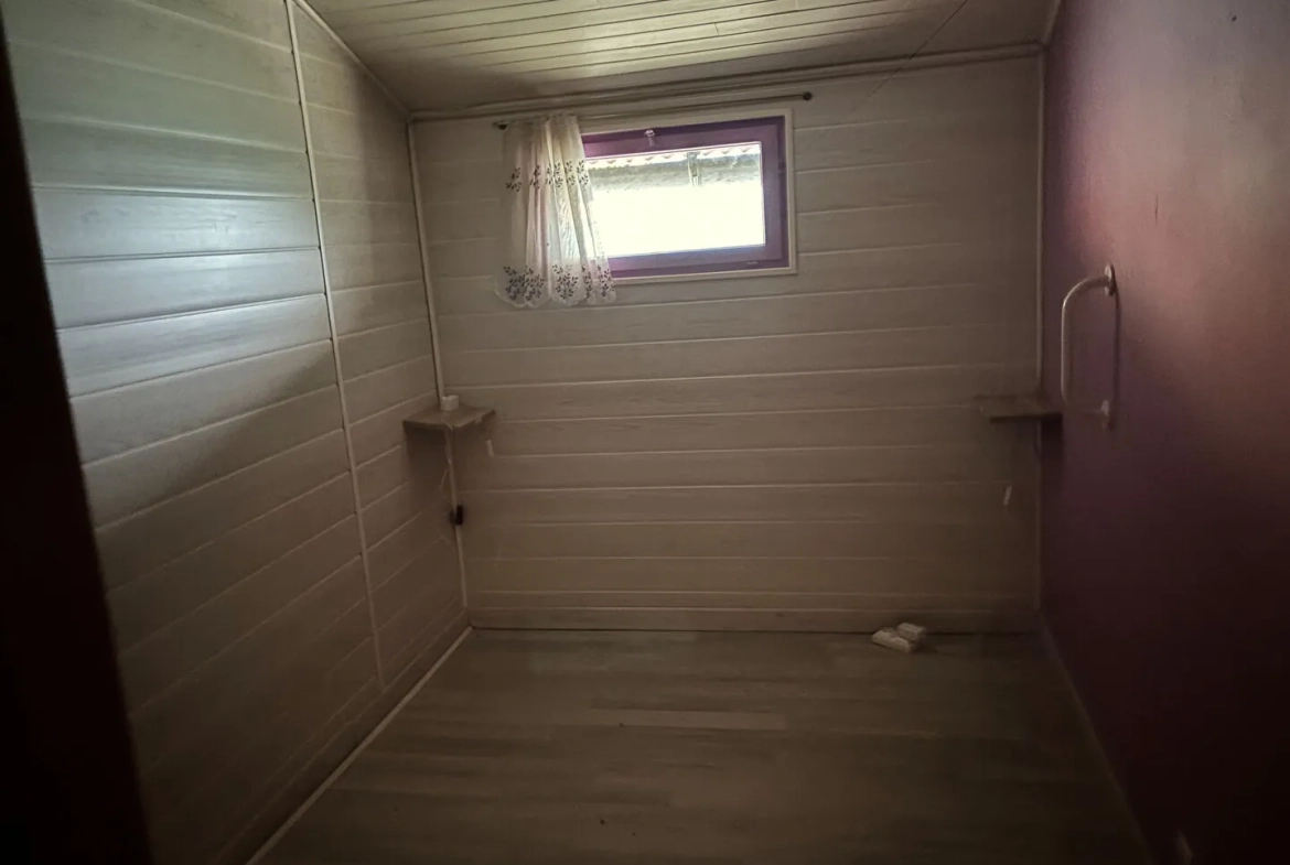 Charmant petit chalet à vendre à Dunieres avec vue et grand terrain 