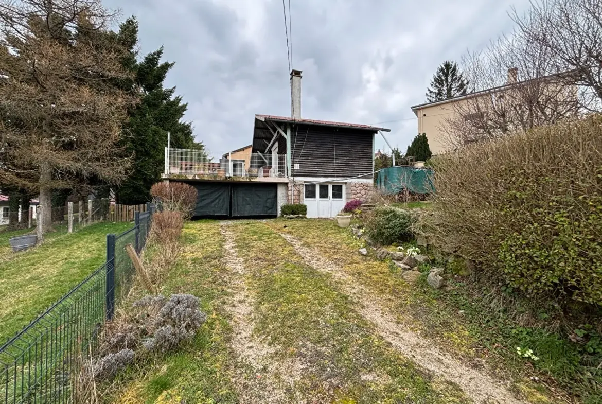 Charmant petit chalet à vendre à Dunieres avec vue et grand terrain 