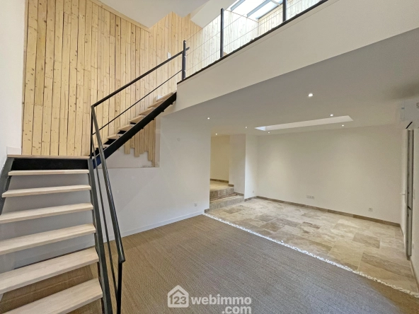 Charmant appartement triplex rénové de 104 m² à L'Isle-sur-la-Sorgue