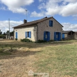 Ensemble de deux maisons à vendre à La Puye - Grande propriété avec étang et dépendances