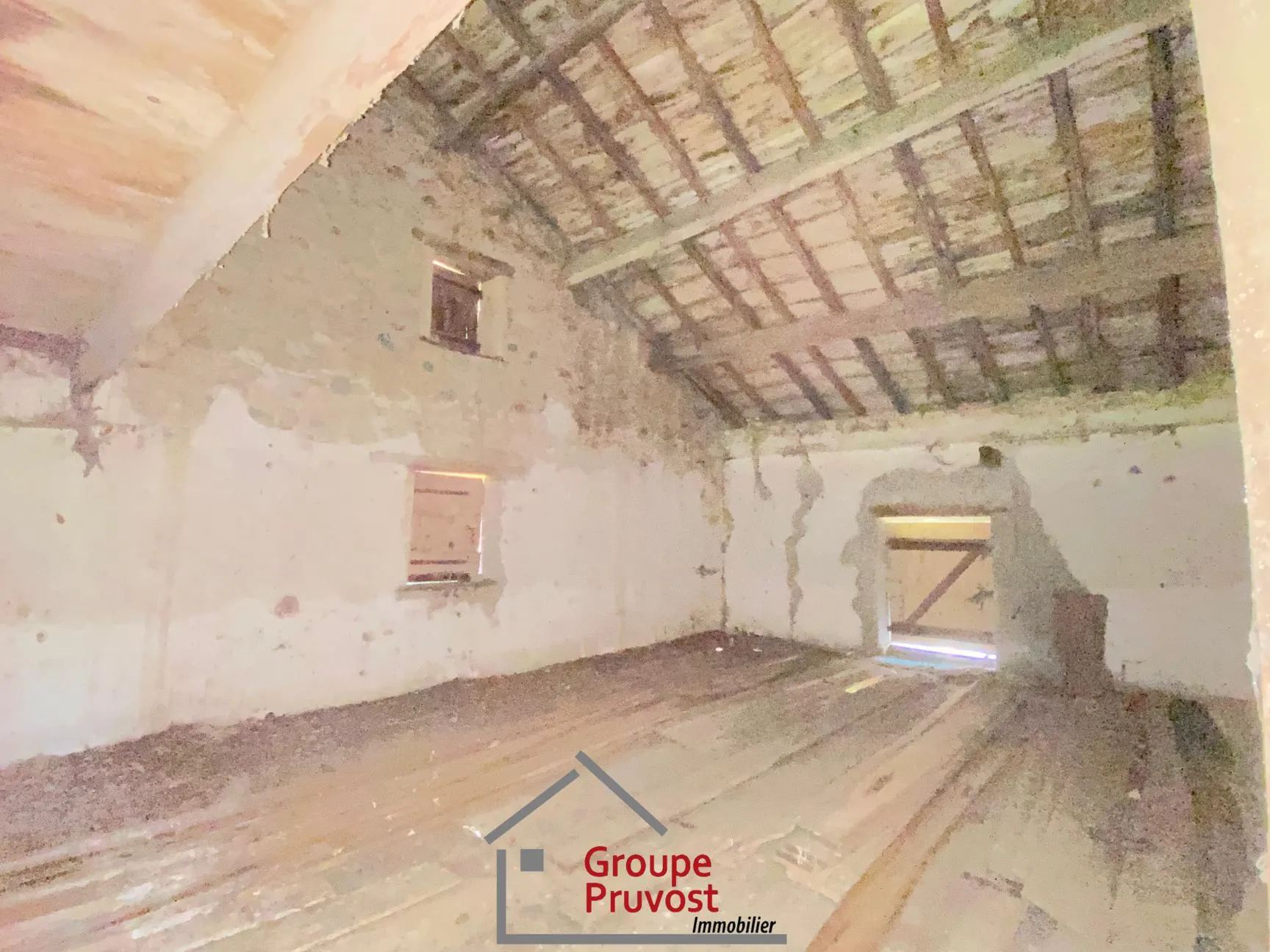 Ancienne propriété avec maison et dépendance à Bourgvilain 