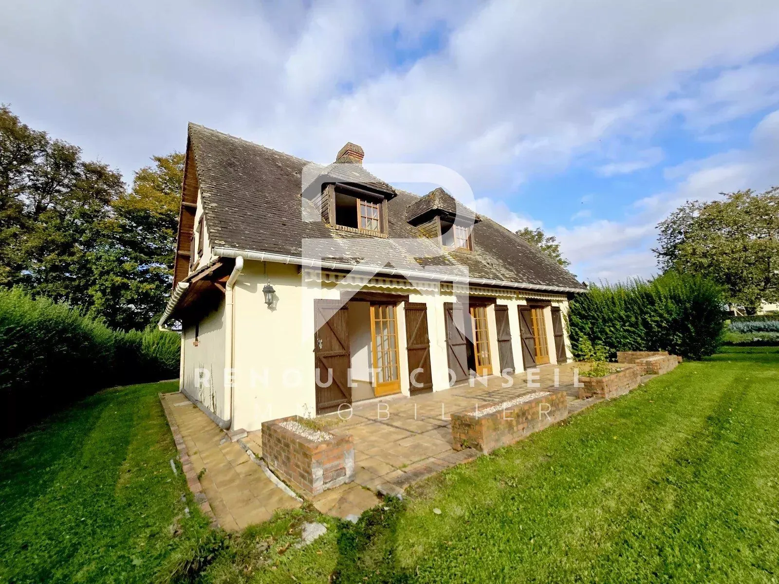 Belle maison individuelle avec 4 chambres à Clères, terrain de 1000m², environnement calme 