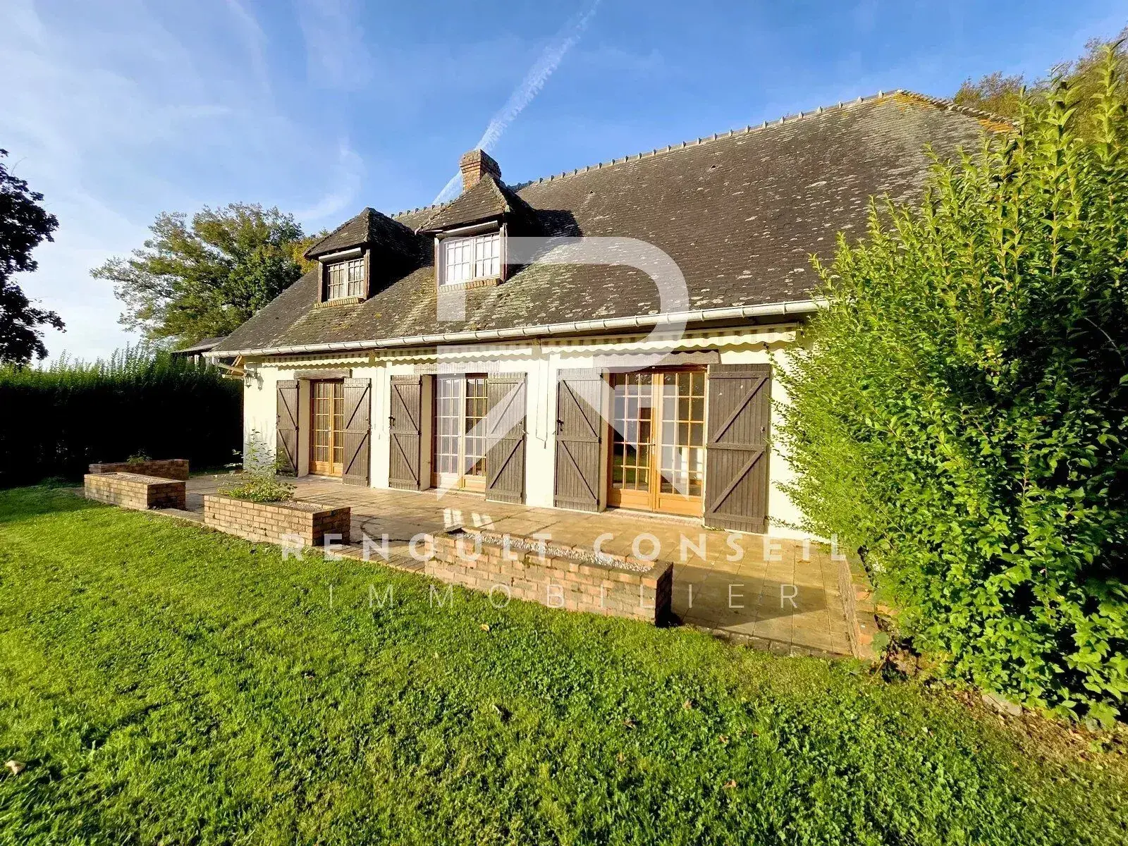 Belle maison individuelle avec 4 chambres à Clères, terrain de 1000m², environnement calme 