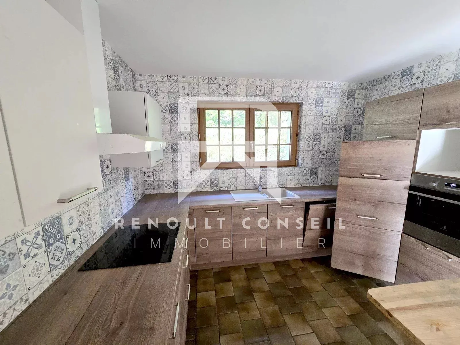 Belle maison individuelle avec 4 chambres à Clères, terrain de 1000m², environnement calme 