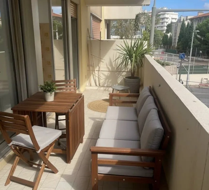 Luxueux 2 pièces avec terrasse à Nice Valrose – Vente urgente 