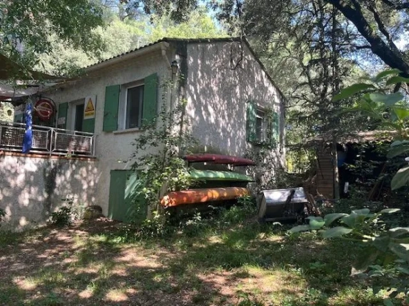 Maison de 60 m² avec 2 chambres en bordure de rivière à Castillon du Gard