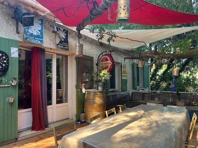 Maison de 60 m² avec 2 chambres en bordure de rivière à Castillon du Gard 