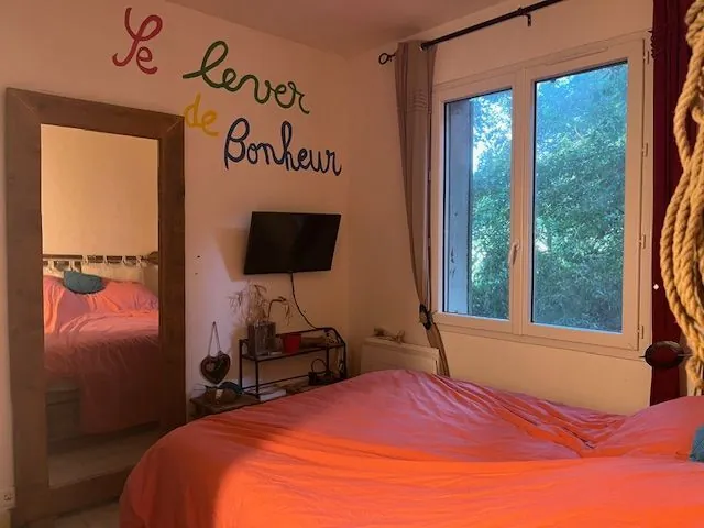 Maison de 60 m² avec 2 chambres en bordure de rivière à Castillon du Gard 