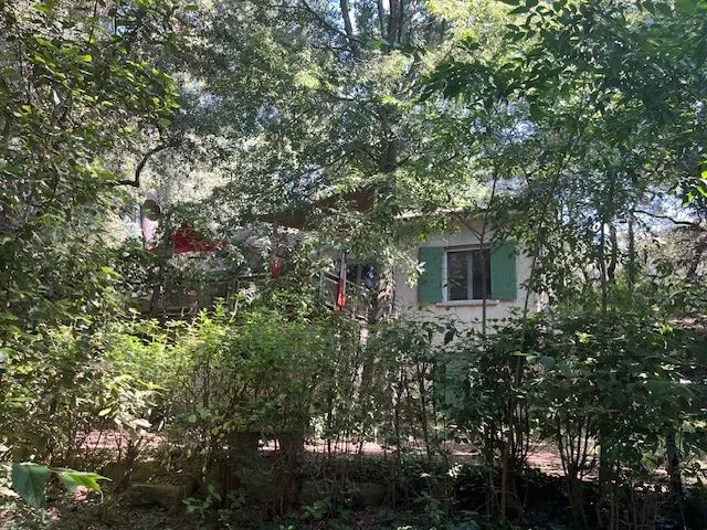 Maison de 60 m² avec 2 chambres en bordure de rivière à Castillon du Gard 
