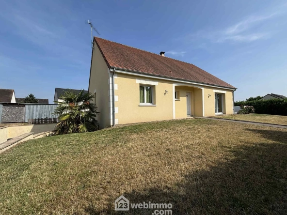 Maison lumineuse de plain-pied à Descartes avec grand sous-sol et terrain de 1166 m²