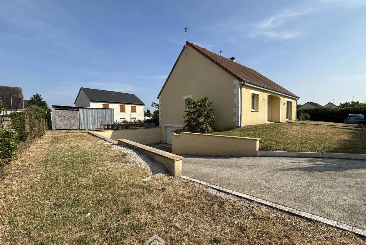 Maison lumineuse de plain-pied à Descartes avec grand sous-sol et terrain de 1166 m² 