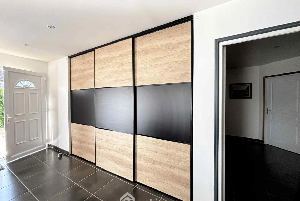 Maison lumineuse de plain-pied à Descartes avec grand sous-sol et terrain de 1166 m² 