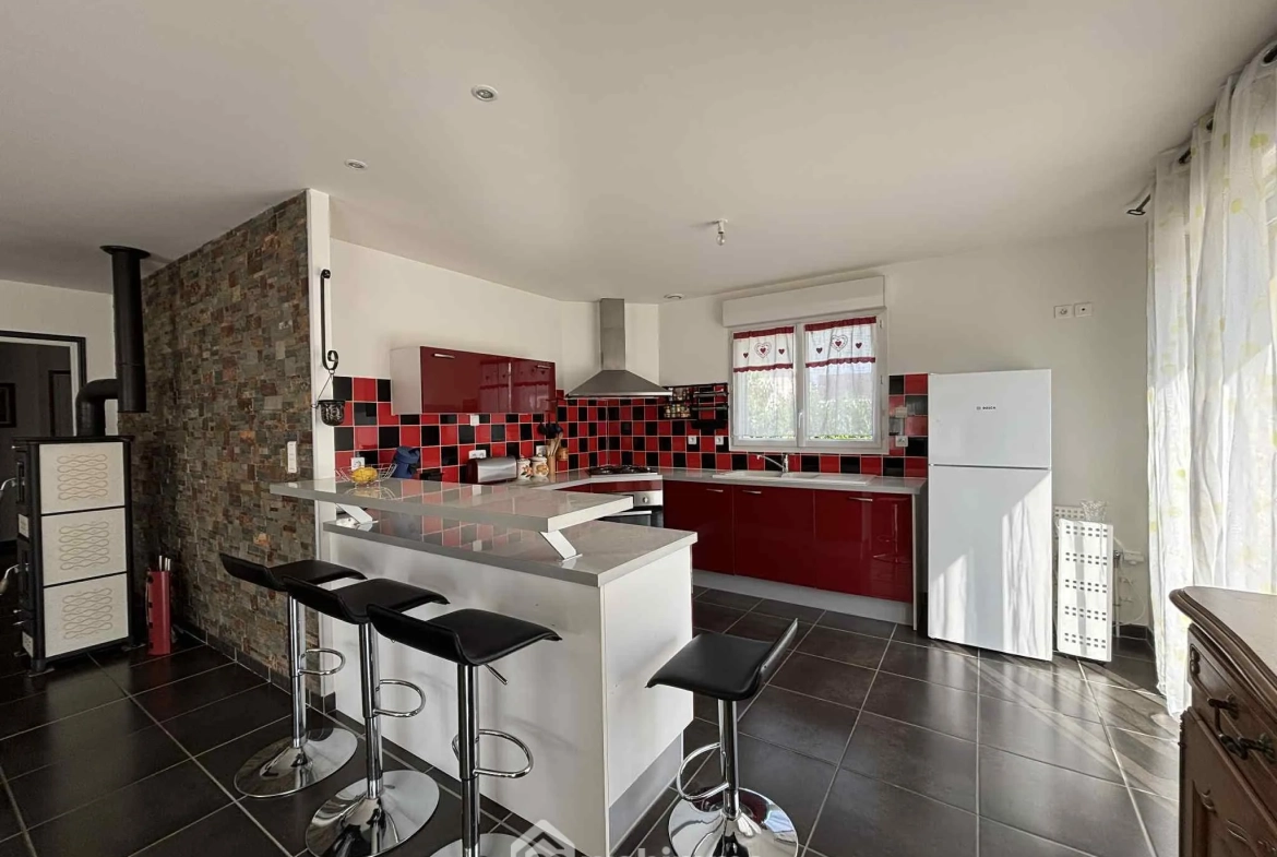 Maison lumineuse de plain-pied à Descartes avec grand sous-sol et terrain de 1166 m² 