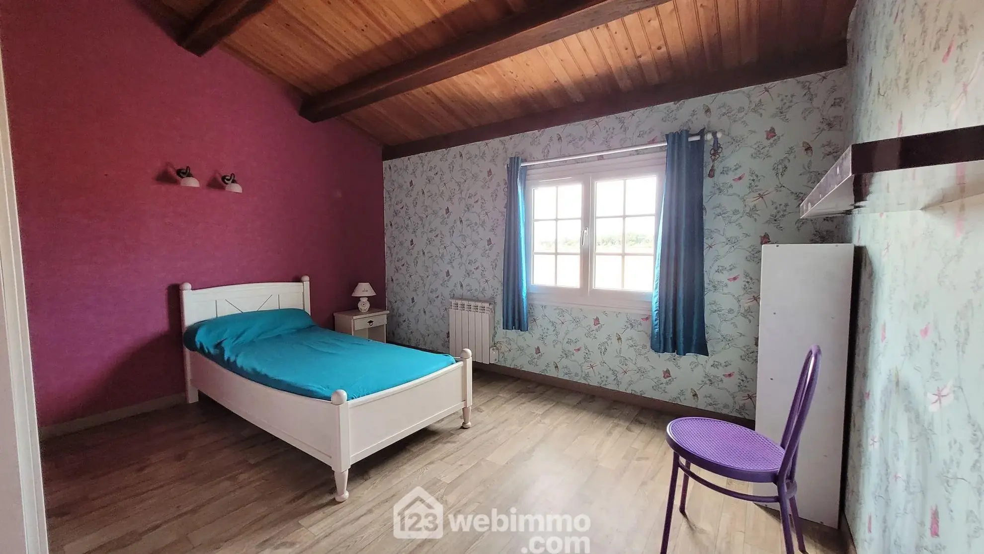 Maison familiale à vendre à Longeville-sur-Mer avec grand terrain et garage 