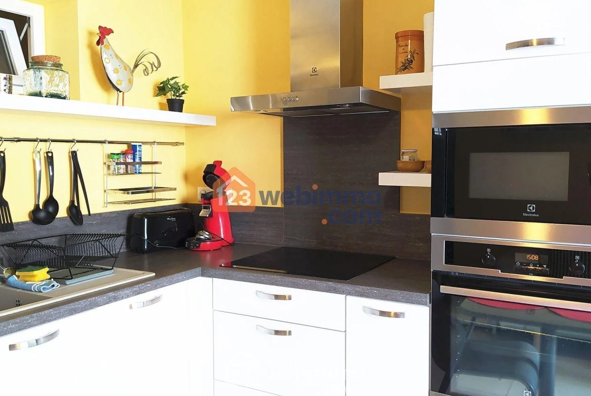 Appartement T2 rénové de 30 m² face à la plage à Saintes-Maries-de-la-Mer 