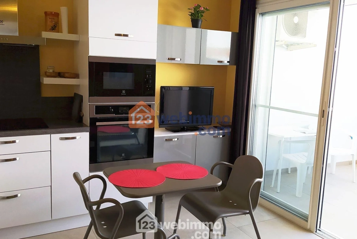 Appartement T2 rénové de 30 m² face à la plage à Saintes-Maries-de-la-Mer 