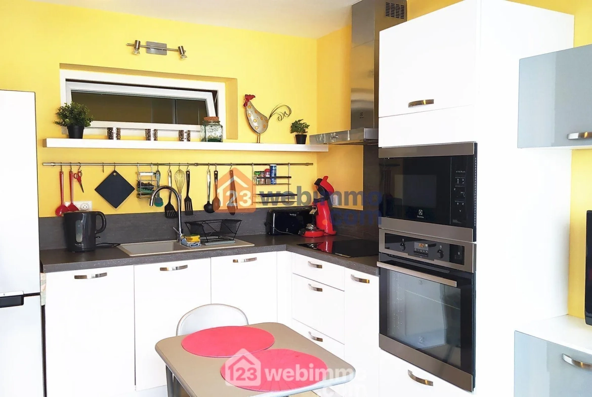 Appartement T2 rénové de 30 m² face à la plage à Saintes-Maries-de-la-Mer 