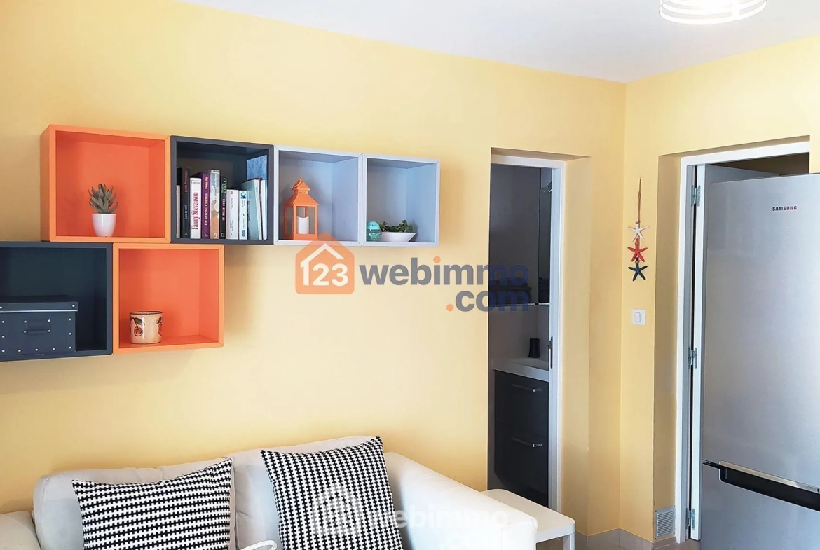 Appartement T2 rénové de 30 m² face à la plage à Saintes-Maries-de-la-Mer 
