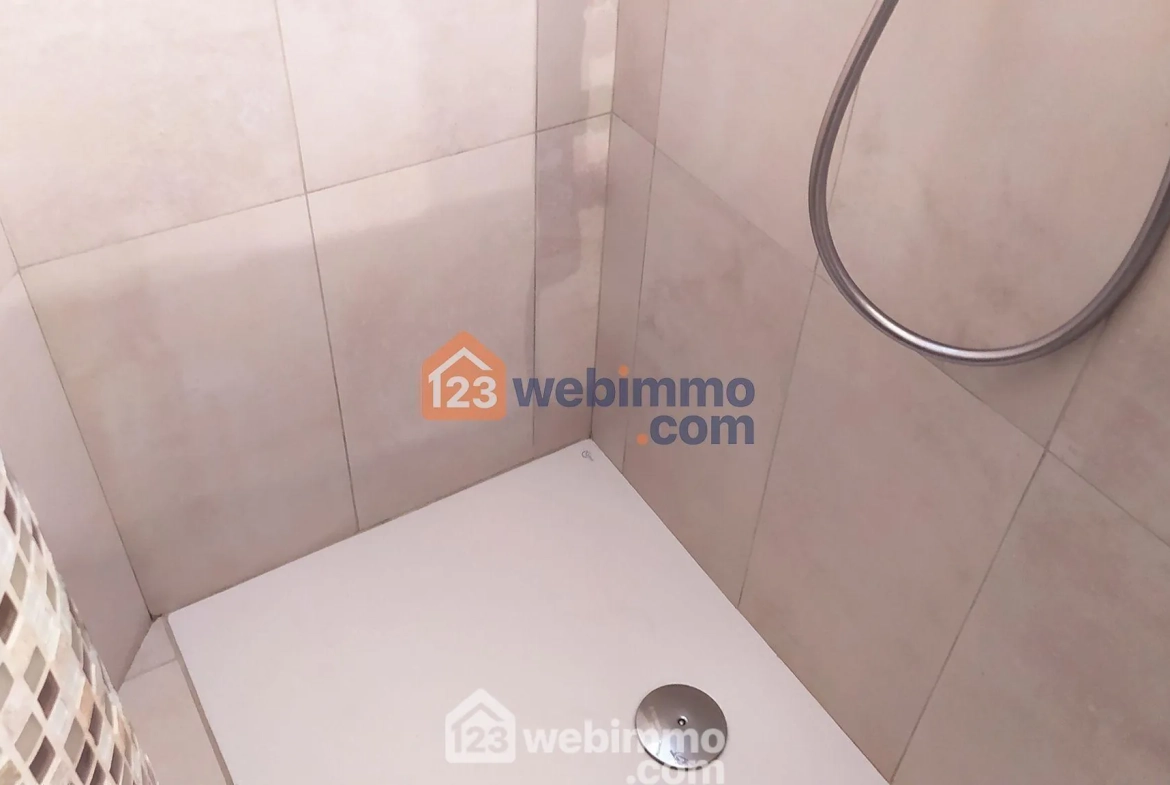 Appartement T2 rénové de 30 m² face à la plage à Saintes-Maries-de-la-Mer 